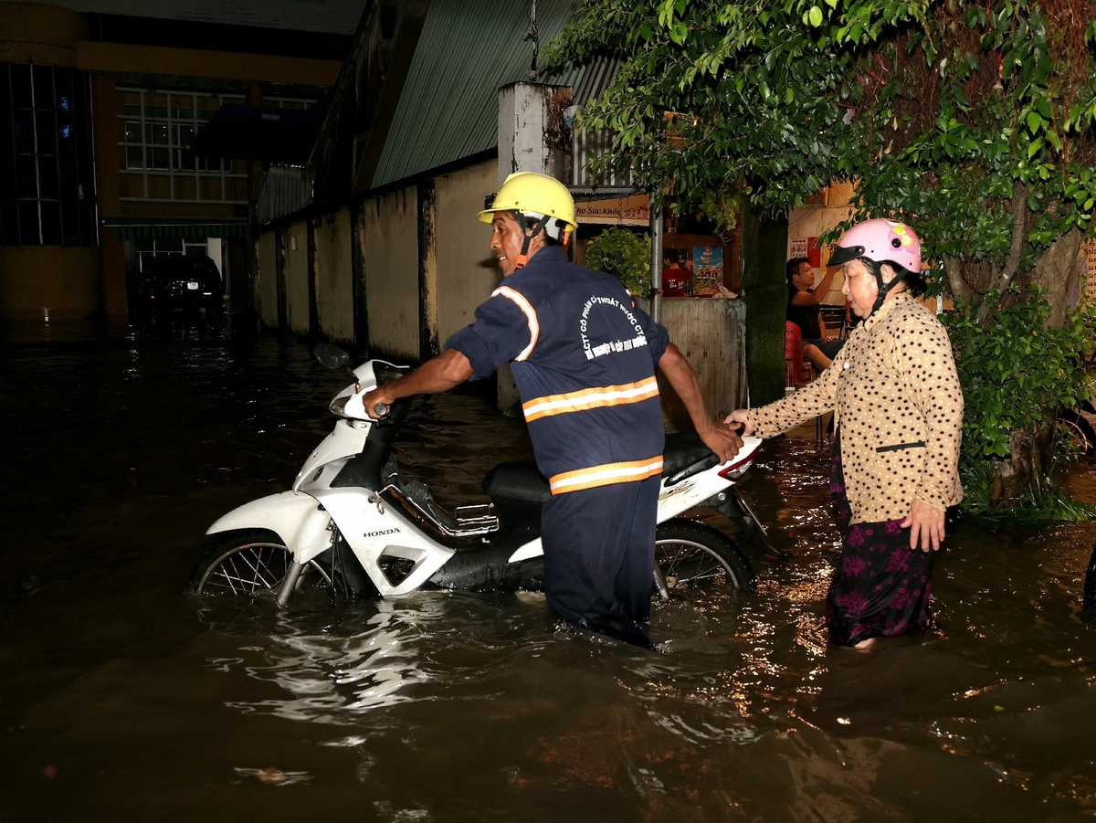 Giảm ngập đô thị - Nỗ lực không ngừng của công nhân Xí nghiệp xây lắp cấp thoát nước